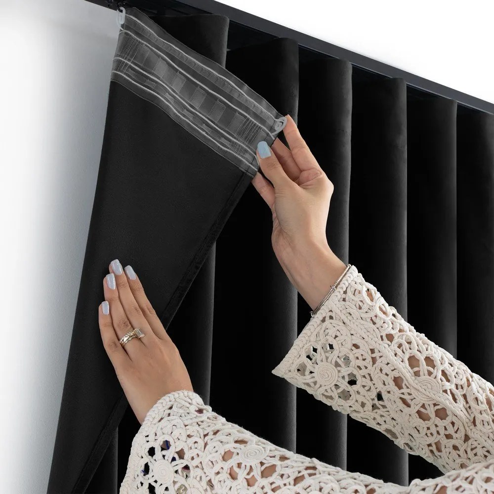 Fekete bársony dimout (részleges sötétítő) függöny 400x250 cm Velto – Filumi
