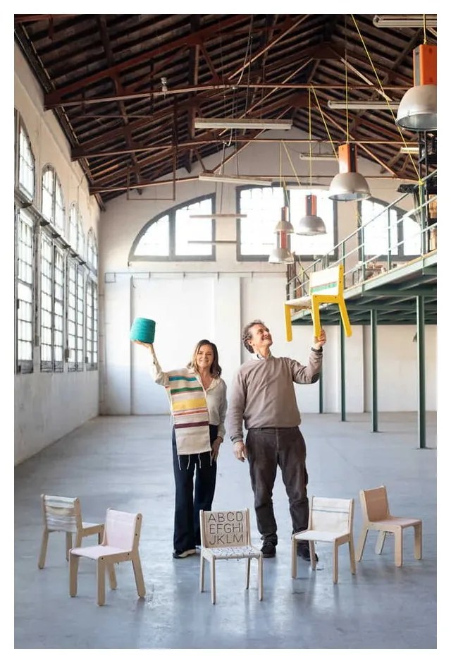 Világos rózsaszín-natúr színű gyerek szék Vintage Nude – Lorena Canals