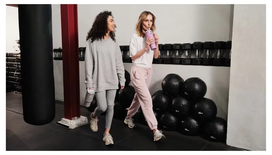 Világosszürke rozsdamentes acél termosz szívószállal 1,18 l Quencher H2.0 FlowState Tumbler Ash – Stanley