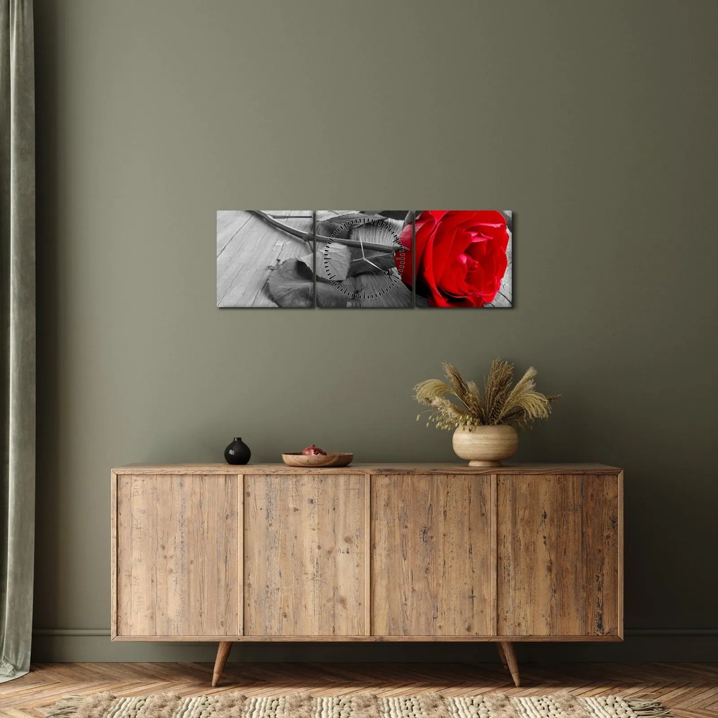 Egy vörös rózsa képe (órával) (90x30 cm)