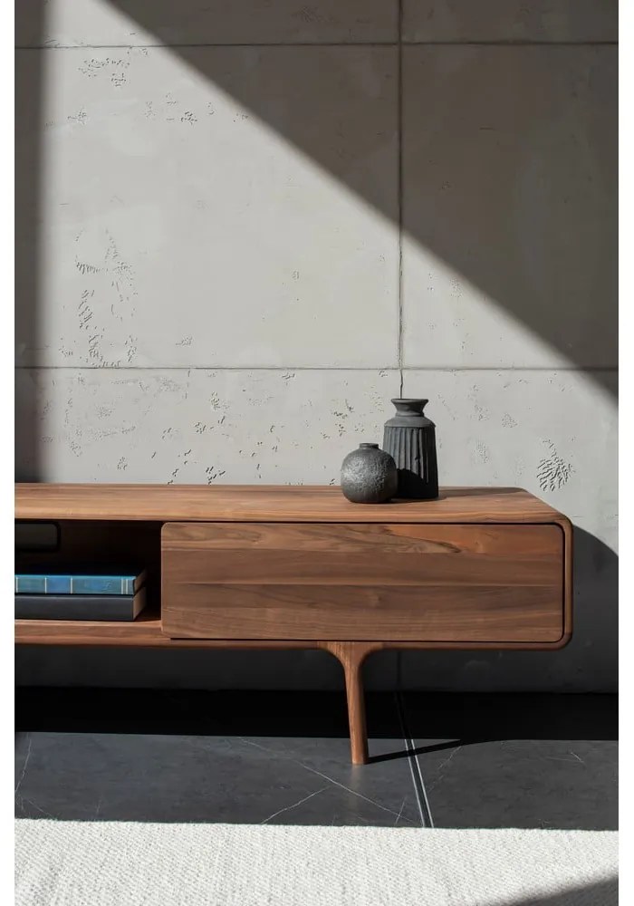 Barna tölgyfa TV-állvány 220x45x45 cm Fawn – Gazzda