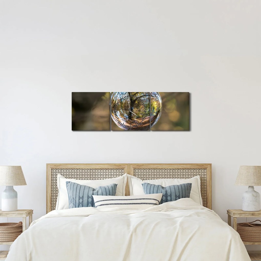 Kép - Tükröződés az üveggömbben (órával) (90x30 cm)