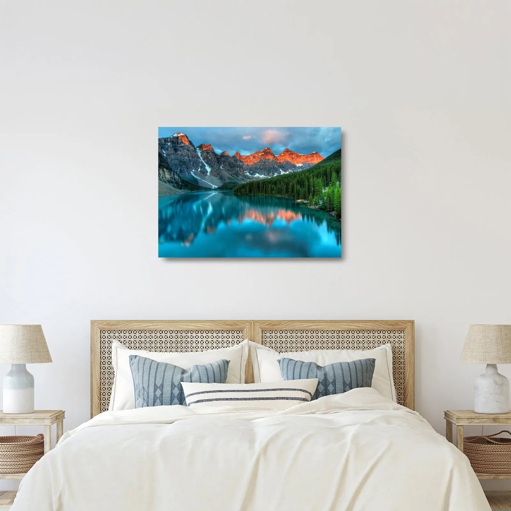 Egy türkizkék tó képe (üvegen) (70x50 cm)