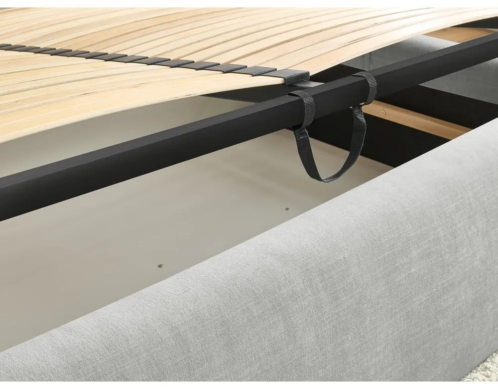 Világosszürke kárpitozott franciaágy tárolóhellyel, ágyráccsal 180x200 cm Vernon – Bobochic Paris