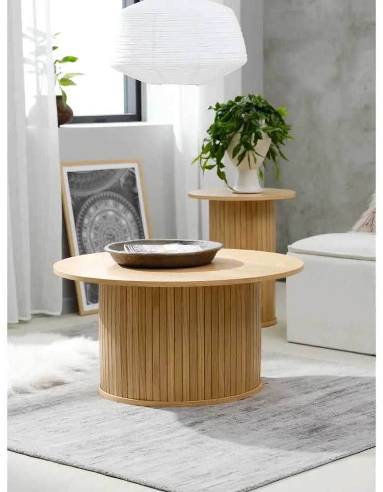 Natúr színű kerek dohányzóasztal tölgyfa dekorral ø 90 cm Nola – Unique Furniture