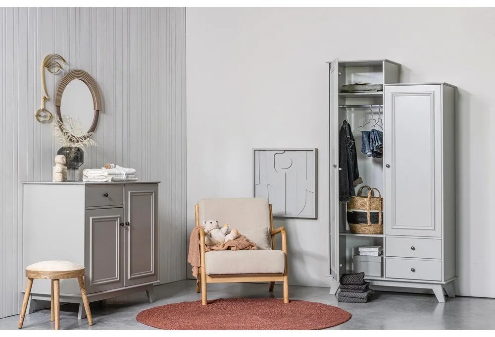 Világosszürke alacsony borovi fenyő gyerek komód 98x93 cm Lily – WOOOD