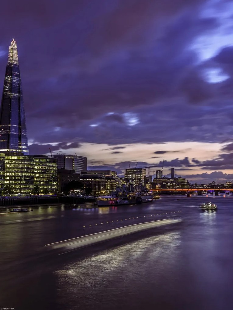Poszter 30x40cm Kilátás a Shard-ra a Temze folyó alkonyatából, Assaf Frank