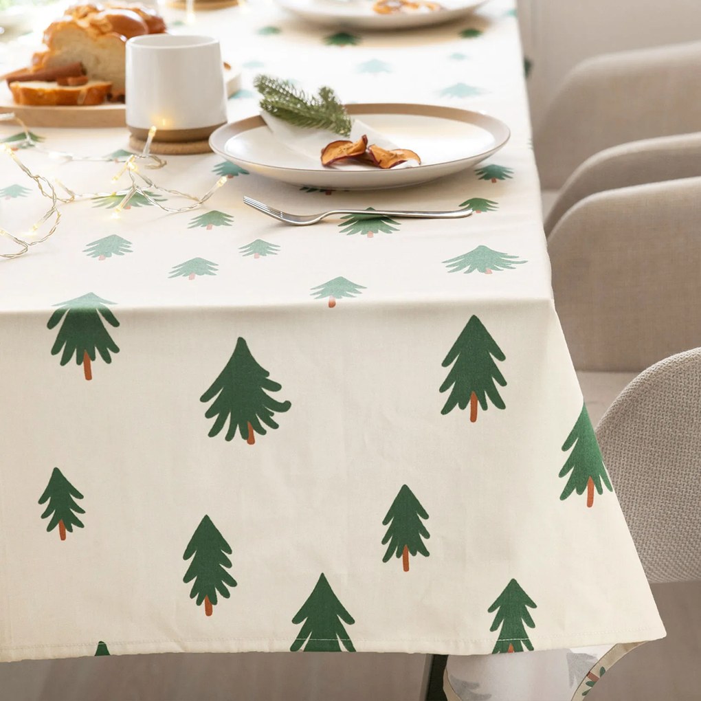 Goldea szögletes terítő - erős pamut - karácsonyfák bézs alapon 120 x 160 cm