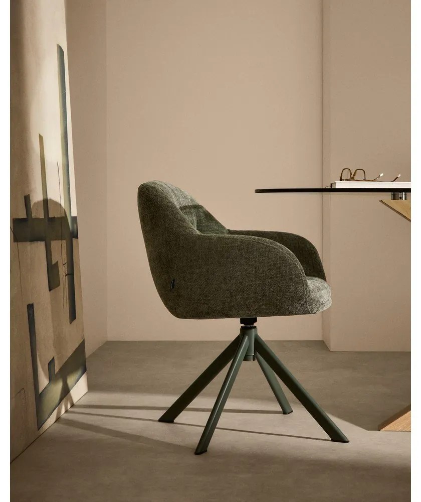 Sötétzöld kárpitozott karfás étkezőfotel Dorina – Kave Home