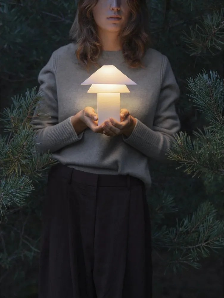 Fehér LED dimmelhető asztali lámpa fém búrával (magasság 33,5 cm) Sanaka – Blomus