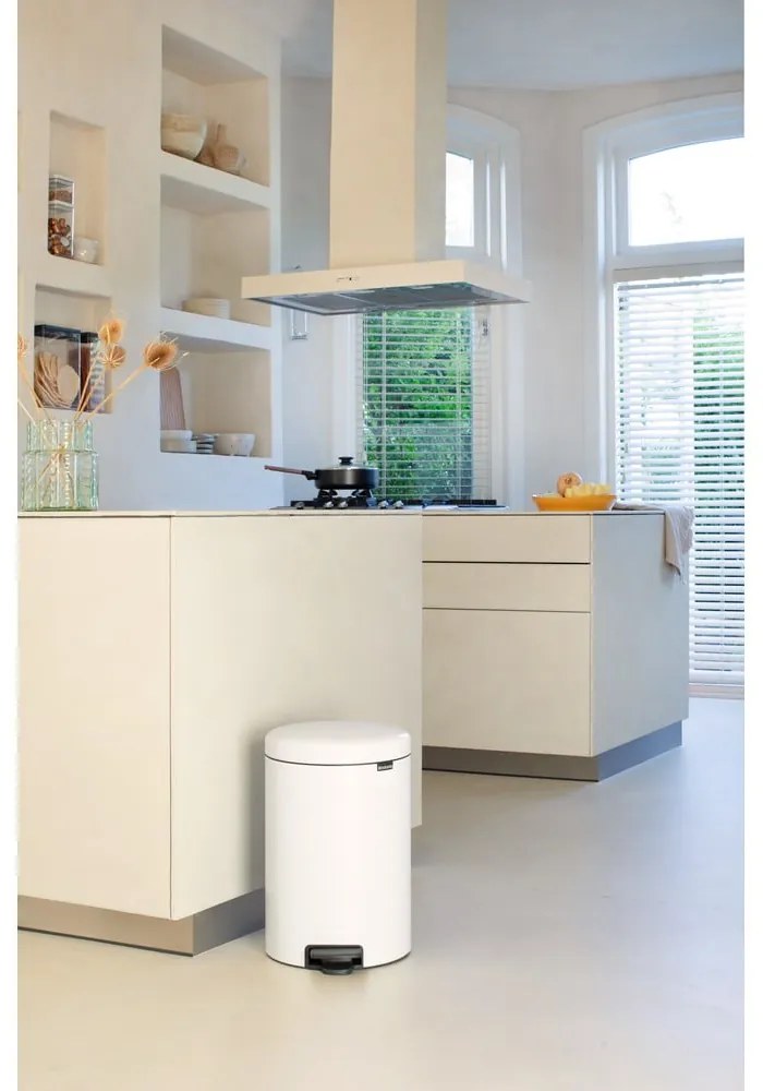Fehér acél pedálos szemetes 20 l NewIcon – Brabantia