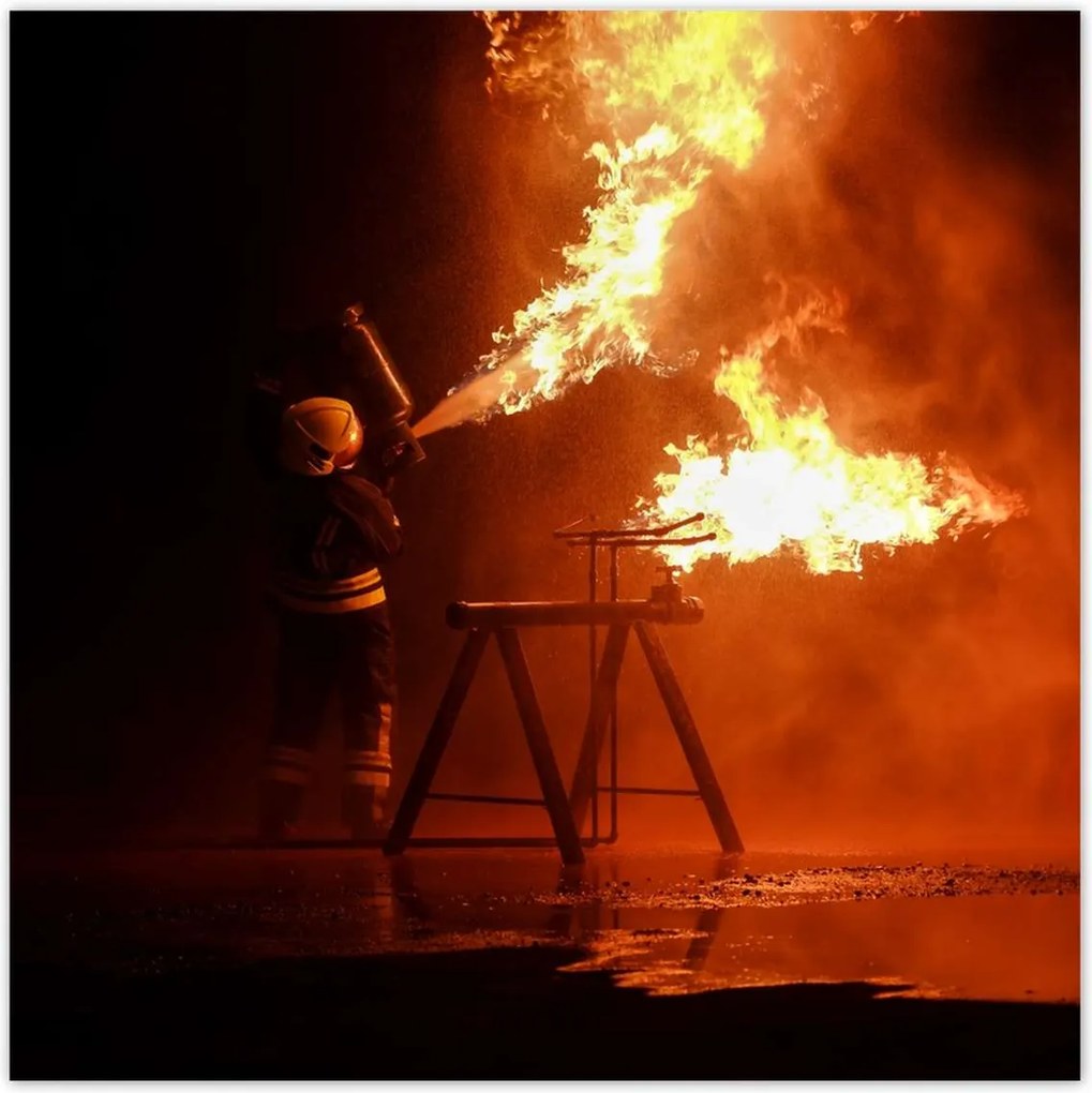 Poszterek 100x100 Tűzoltó oltópróba