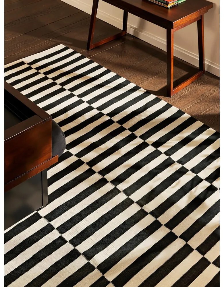 Fekete-fehér kétoldalas kézi szövésű gyapjú szőnyeg 200x300 cm Donna – Hanse Home