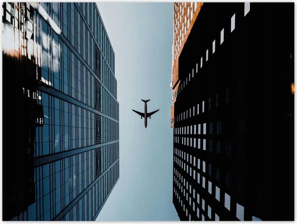 Poszterek 40x30 Repülőgép az épületek között