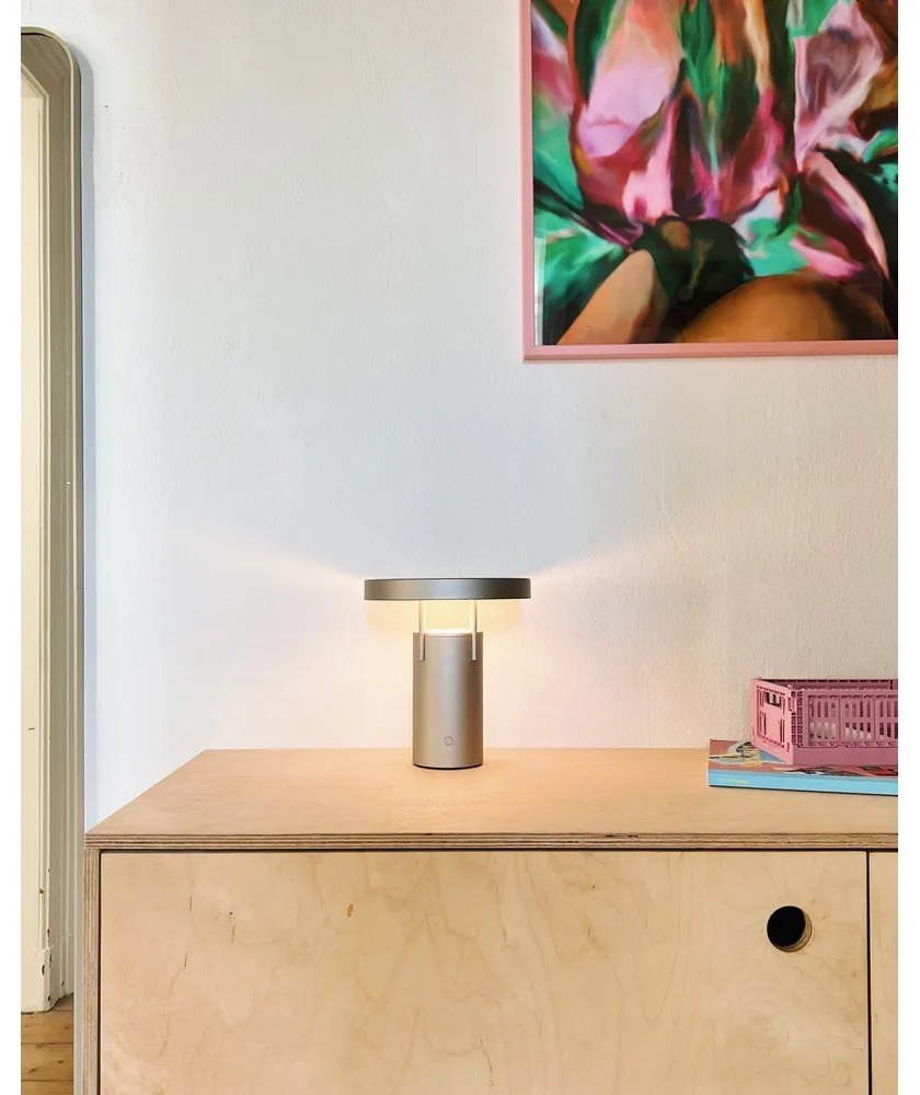 Világosszürke LED dimmelhető asztali lámpa (magasság 20 cm) BringMe – Hübsch