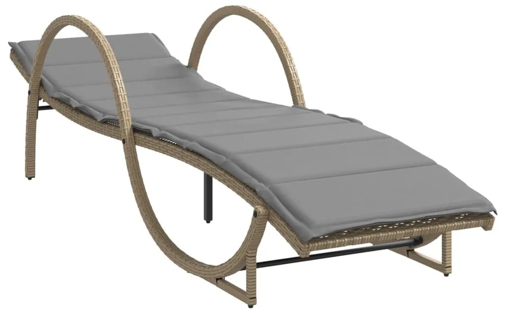 2 db bézs polyrattan napozóágy asztallal