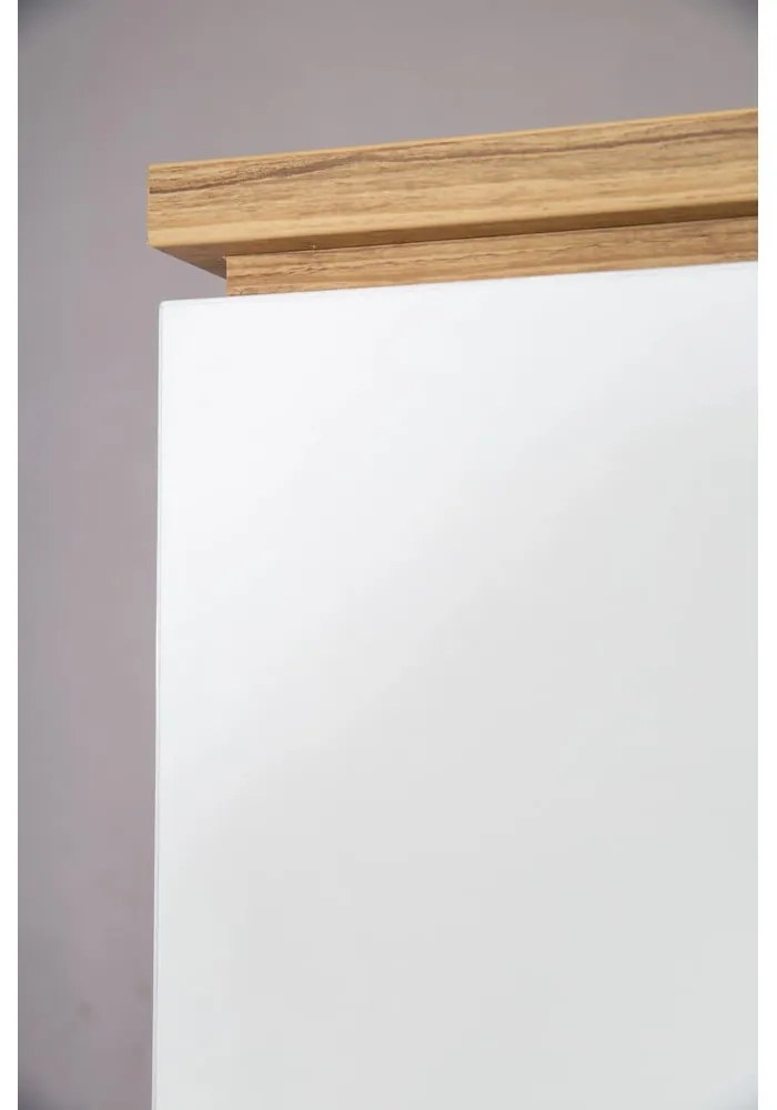 Fehér gyerek ruhásszekrény tölgyfa dekorral 135x200 cm Finn – Roba