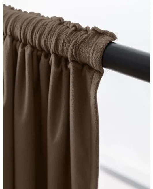 Barna sötétítő függöny VELVET 140x270 cm Felfüggesztés: Hullámos sínszalag