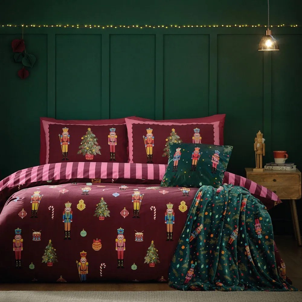 Rózsaszín-lila kétszemélyes ágyneműhuzat 200x200 cm Nutcracker Stripe – Catherine Lansfield