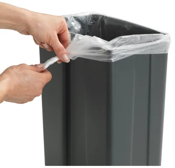 WENKO 54903100 - Ajtóra szerelhető kosár 26x36,5 cm szürke/ezüst