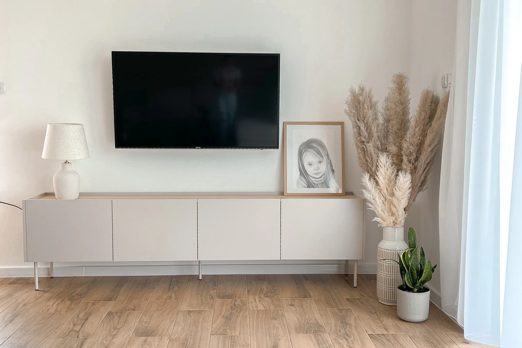 Desin TV szekrény 220 cm fém lábakkal – kasmír / nagano tölgy