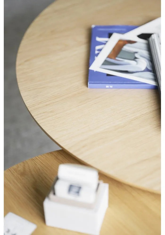 Natúr színű kerek dohányzóasztal tölgyfa dekorral 90x90 cm Hobart – Rowico