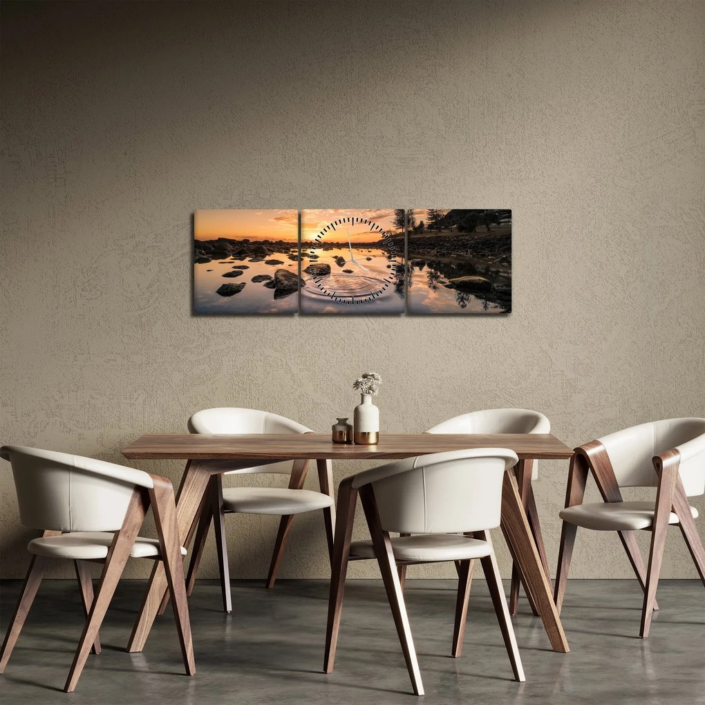 A vízfelület képe naplementekor (órával) (90x30 cm)