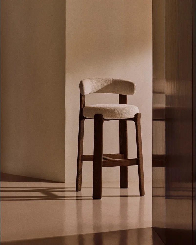 Bézs-sötét natúr színű kőrisfa bárszék (ülésmagasság 75 cm) Granite – Kave Home