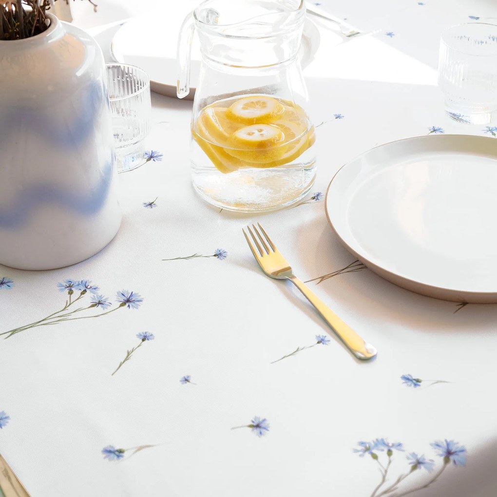 Goldea teflonbevonatú asztalterítő - kék búzavirág 120 x 140 cm