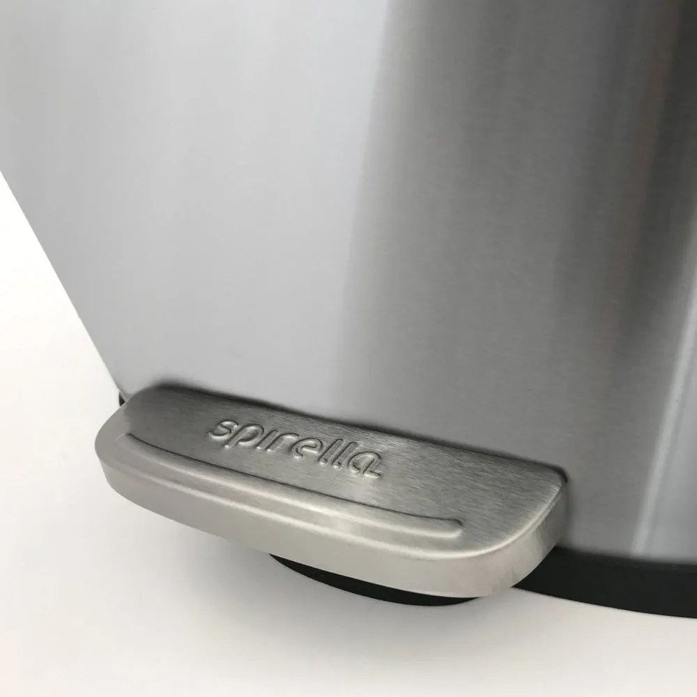 Matt ezüstszínű acél pedálos szemetes 50 l Akira – Spirella