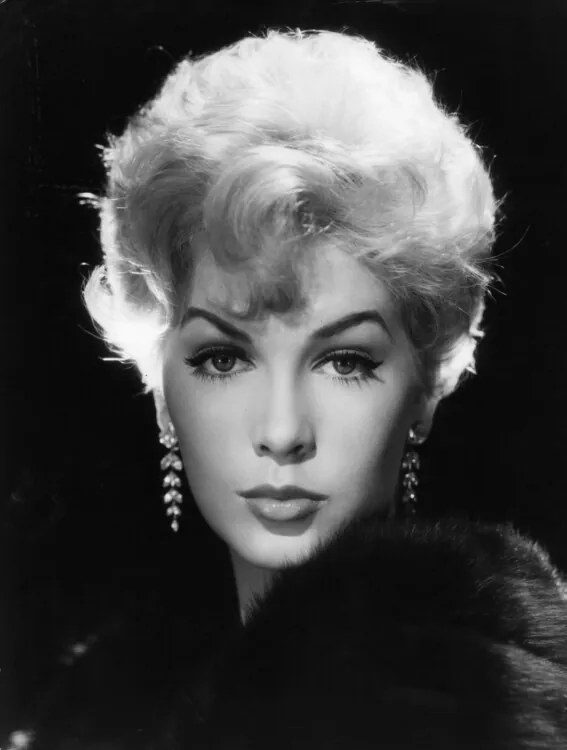 Fotográfia Stella Stevens In 'How To Save, Archive Photos