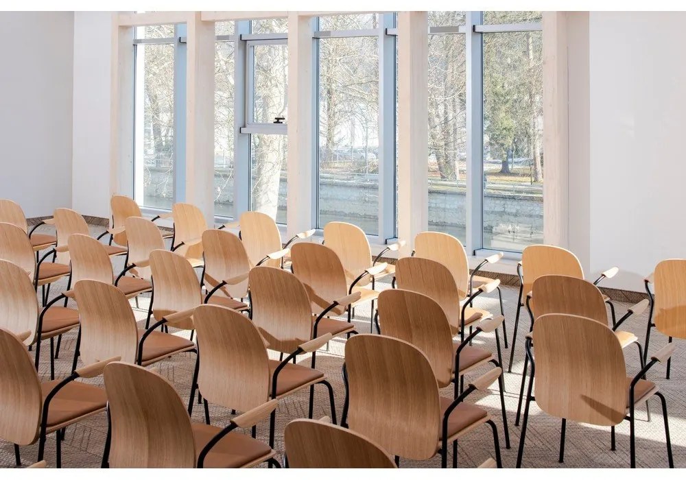 Natúr színű karfás-rakásolható étkezőszék szett 2 db-os tölgyfa dekorral Book – Gazzda