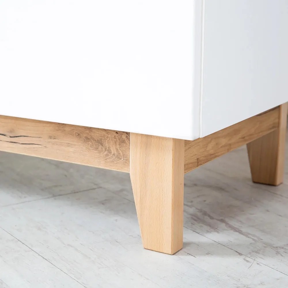 Fehér alacsony gyerek komód pelenkázó feltéttel tölgyfa dekorral 118x104 cm Finn – Roba