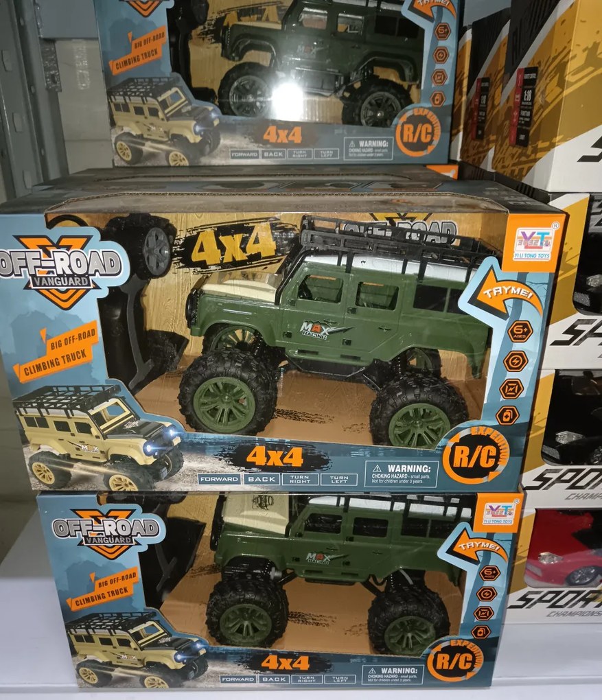 Négy csatornás világítós Távirányítós Land Rover Defender Mászó Autó (akkut tartalmaz)