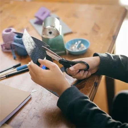 Olló, iskolai, 18 cm, FISKARS, csillámos fekete (IF1067859)