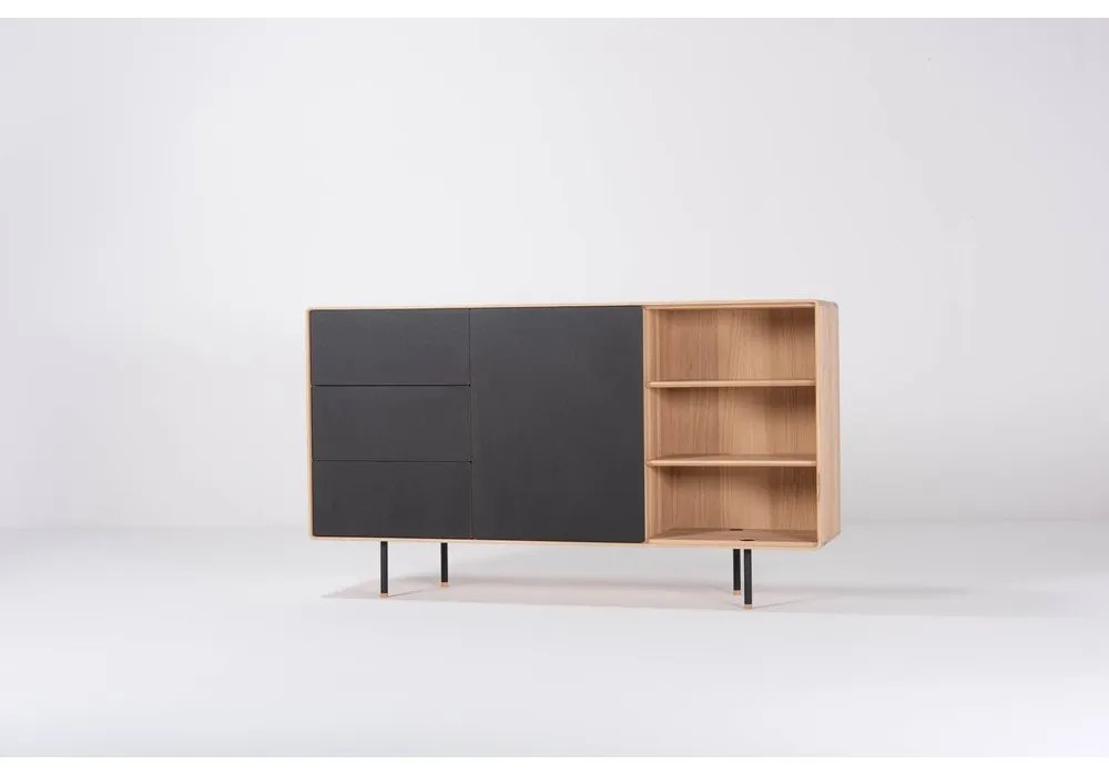 Fekete-natúr színű tölgyfa alacsony komód 176x100 cm Fina – Gazzda