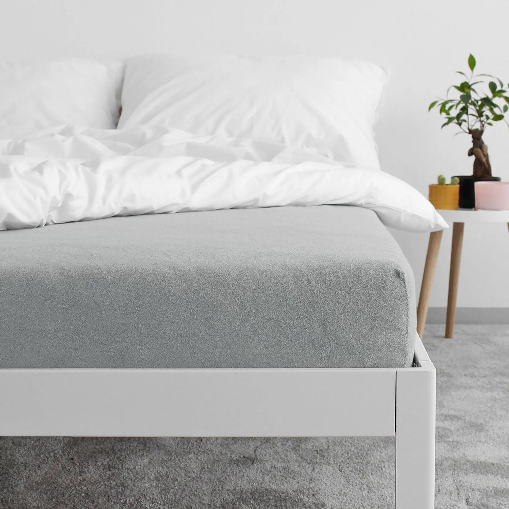 Goldea gumis nem áteresztő frottír lepedő - világosszürke 80 x 200 cm