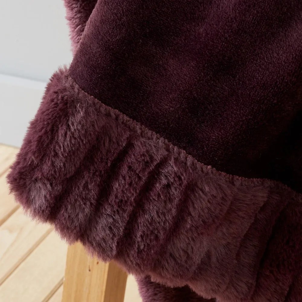 Sötétlila mikroplüss takaró 150x200 cm Velvet and Faux Fur – Catherine Lansfield