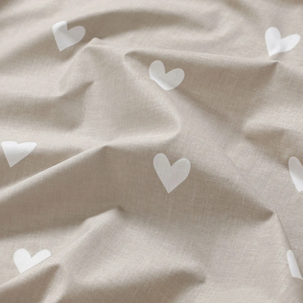 Goldea gyermek gumis pamut lepedő kiságyba - szívecskék, latte színű alapon 60 x 120 cm