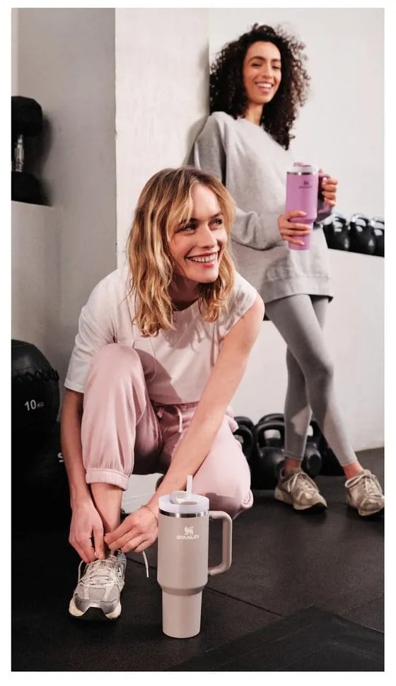 Világosszürke rozsdamentes acél termosz szívószállal 1,18 l Quencher H2.0 FlowState Tumbler Ash – Stanley