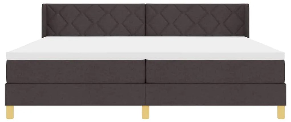 Boxrugós ágy matracmal Sötétbarna és fehér 200 x 200 cm Szövet