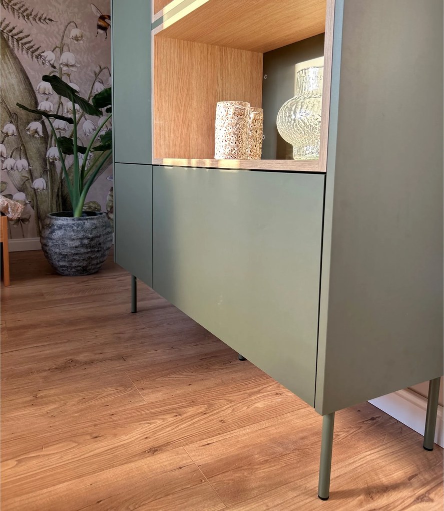 Desin magas komód 120 cm kétajtós fiókos nyitott polcos - olíva / nagano tölgy