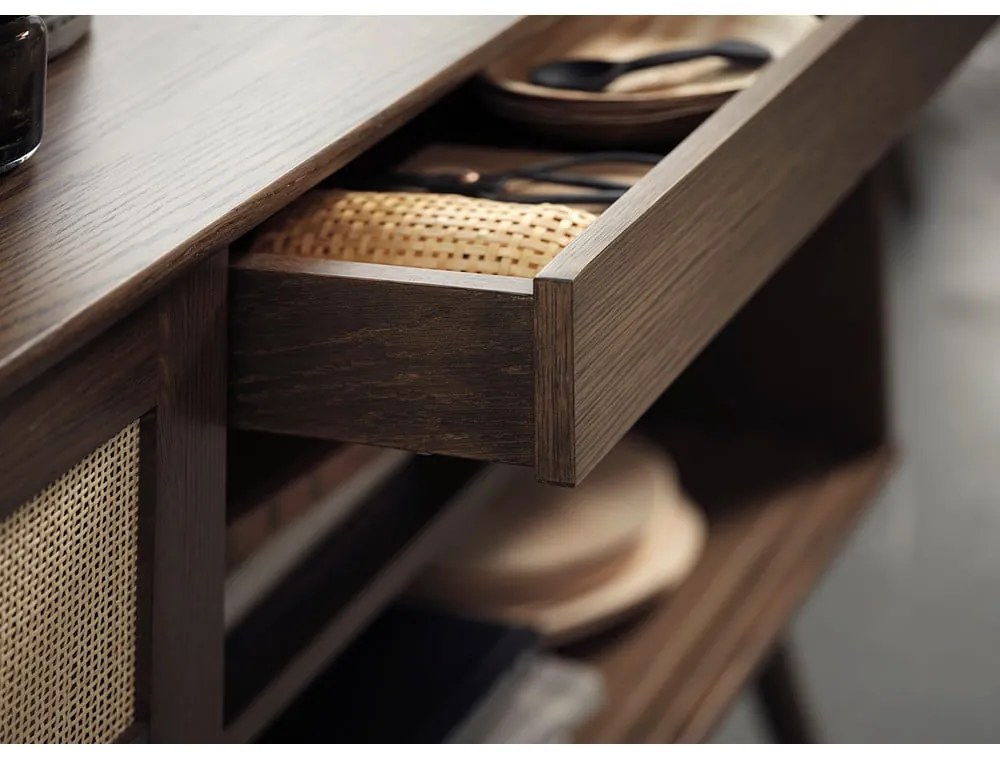 Sötétbarna alacsony komód tolóajtóval, tölgyfa dekorral 180x80 cm Barrali – Unique Furniture