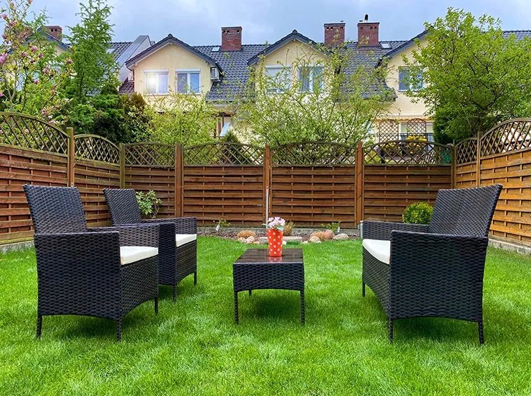 Modern kerti rattan ülőgarnitúra asztallal