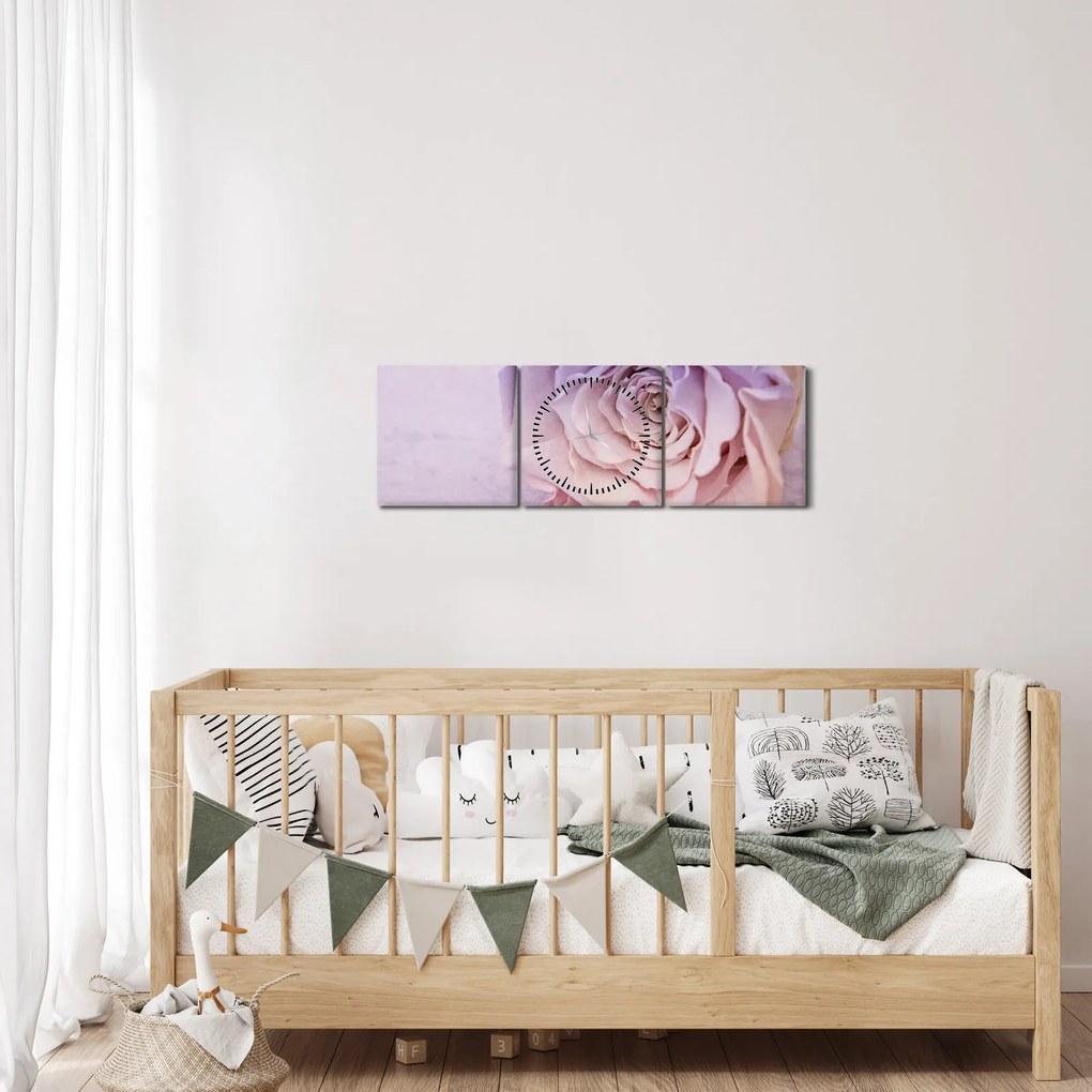 Vászonkép - Egy rózsa virág részlete (órával) (90x30 cm)