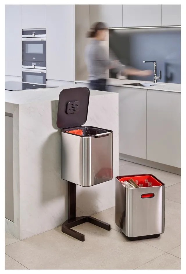 Ezüstszínű acél szelektív szemetes 40 l Totem Compact – Joseph Joseph