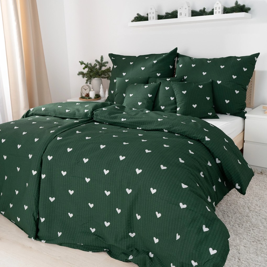 Goldea krepp ágyneműhuzat - szívecskék, sötétzöld alapon 140 x 200 és 70 x 90 cm