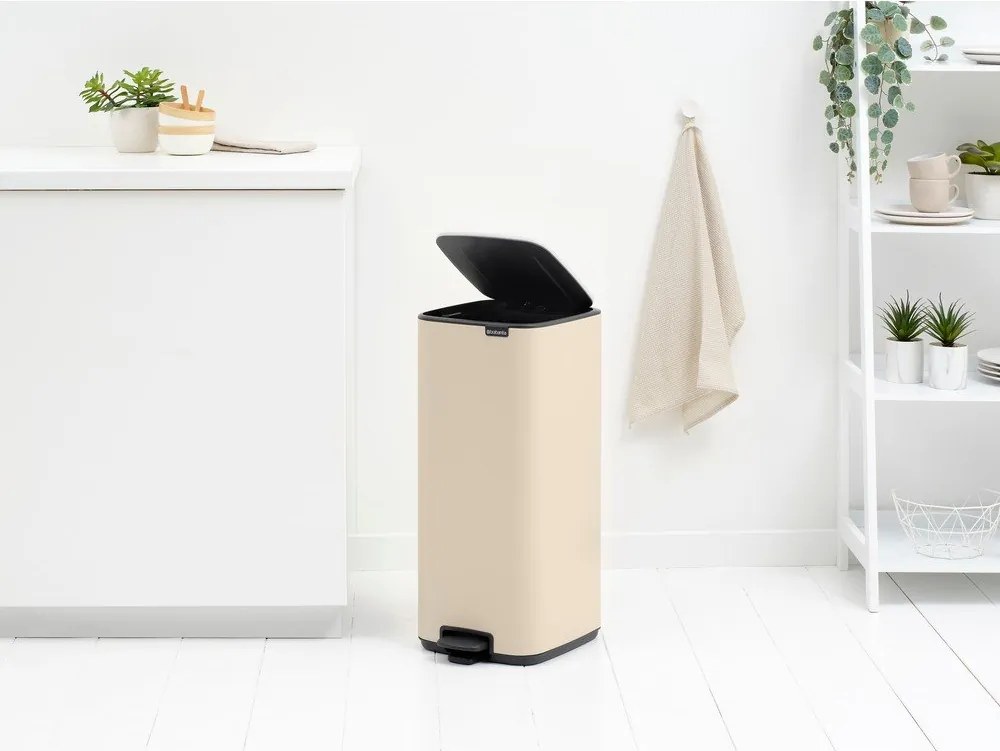 Bézs acél pedálos szemetes 30 l Bo – Brabantia