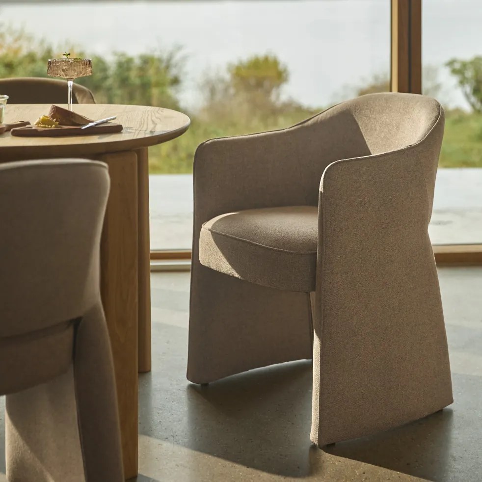 Dahl karfás design szék