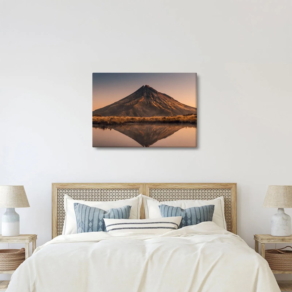 A Mount Taranaki visszaverődése, Új-Zéland (70x50 cm)